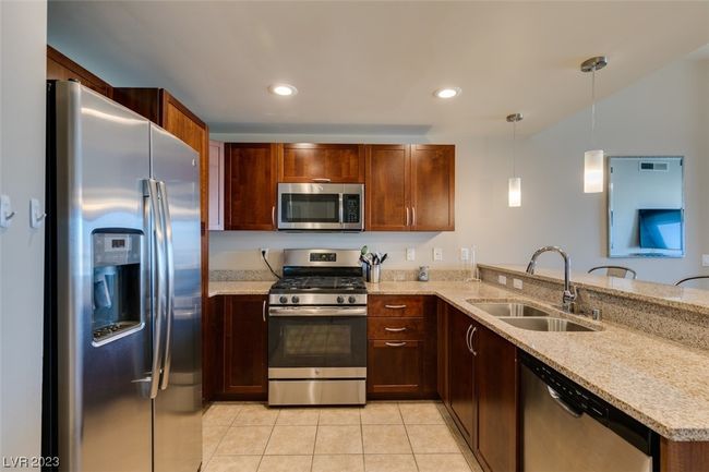 UNIT-1618 - 150 Las Vegas Blvd N, Condo with 1 bedrooms, 2 bathrooms and null parking in Las Vegas NV | Image 18