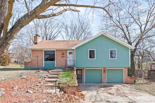 5527 Nw Seminole Dr, Parkville, MO, 64152-3349 | Card Image