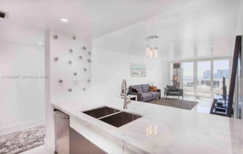 apt-1652-1717 N Bayshore Dr, Miami, FL, 33132-1154 | Card Image