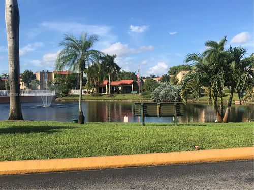 apt-301-5231 Geneva Way, Doral, FL, 33166-4624 | Card Image