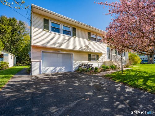 106 Debbie Ln, Naugatuck, CT, 06770-2202 | Card Image