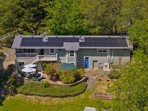 151 Hornet Ln, Grants Pass, OR, 97527-7917 | Card Image