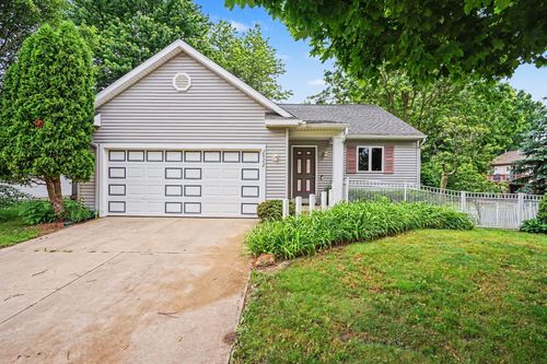 2922 Riley Ridge Rd, Holland, MI, 49424-8552 | Card Image