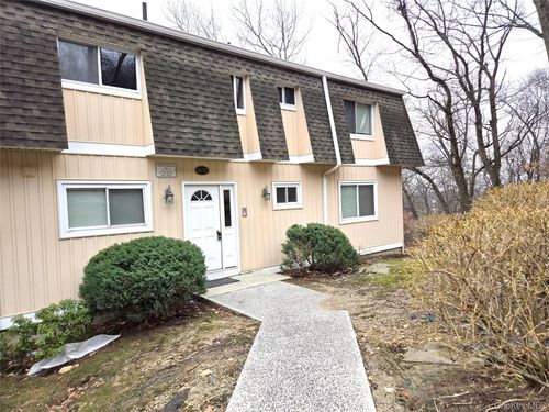 unit-16-18 Pavilion Ridge Way, Suffern, NY, 10901-4664 | Card Image