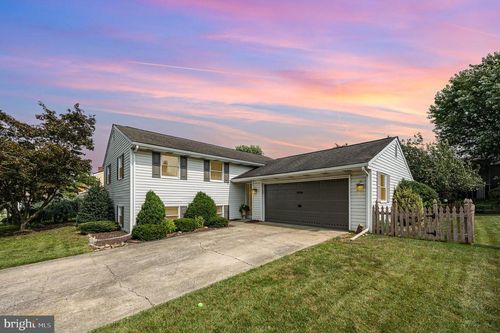 1016 Teakwood Ln, Enola, PA, 17025-2046 | Card Image