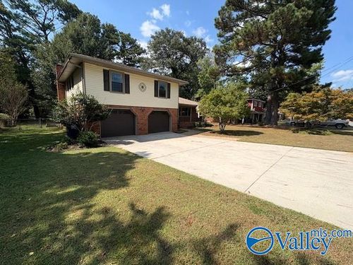 11206 Woodcrest Dr Se, Huntsville, AL, 35803-1622 | Card Image