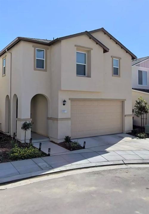 6377 E Meritage Dr, Fresno, CA, 93727-0974 | Card Image