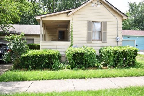 737 Porter Ave, Campbell, OH, 44405-1418 | Card Image