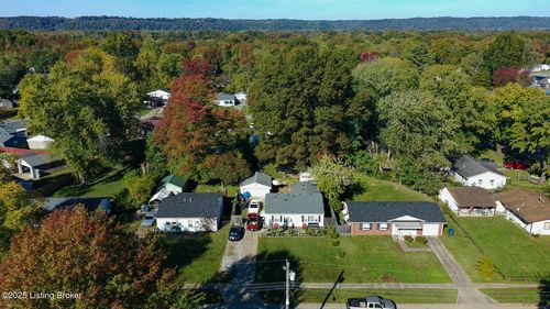 10008 Donau Ln, Louisville, KY, 40272-3843 | Card Image