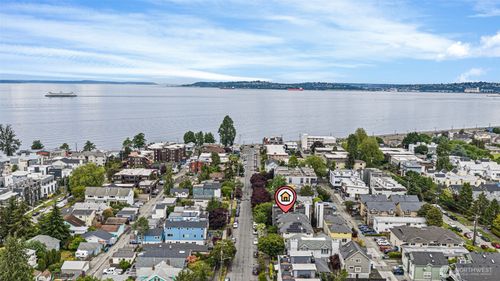 3028 61st Ave Sw, Seattle, WA, 98116-2811 | Card Image