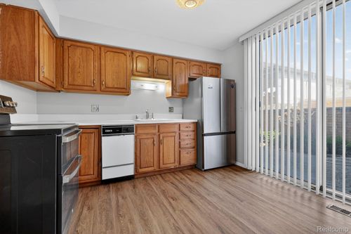 1042 Trevor Pl, Detroit, MI, 48207-3809 | Card Image