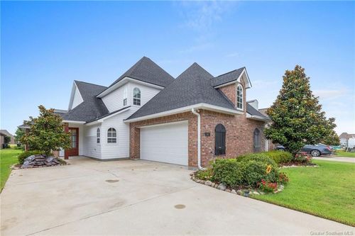 5831 Weeping Willow Dr, Lake Charles, LA, 70605-3145 | Card Image