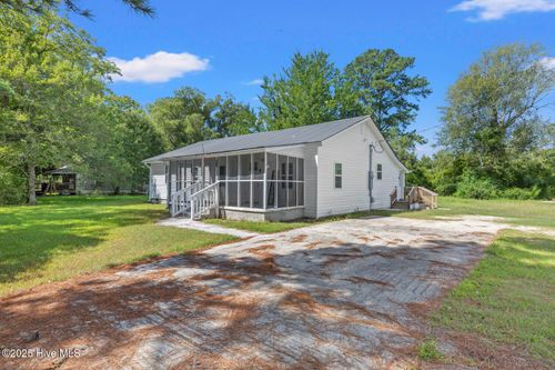 106 Rodeo Ln, Jacksonville, NC, 28540-7151 | Card Image