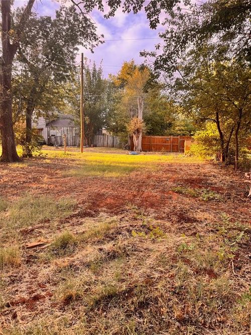 1319 W 1st St, Elk City, OK, 73644-4409 | Card Image