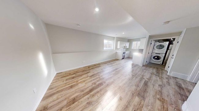 B - 9507 114 Ave, Home with 2 bedrooms, 1 bathrooms and null parking in Clairmont AB | Image 4
