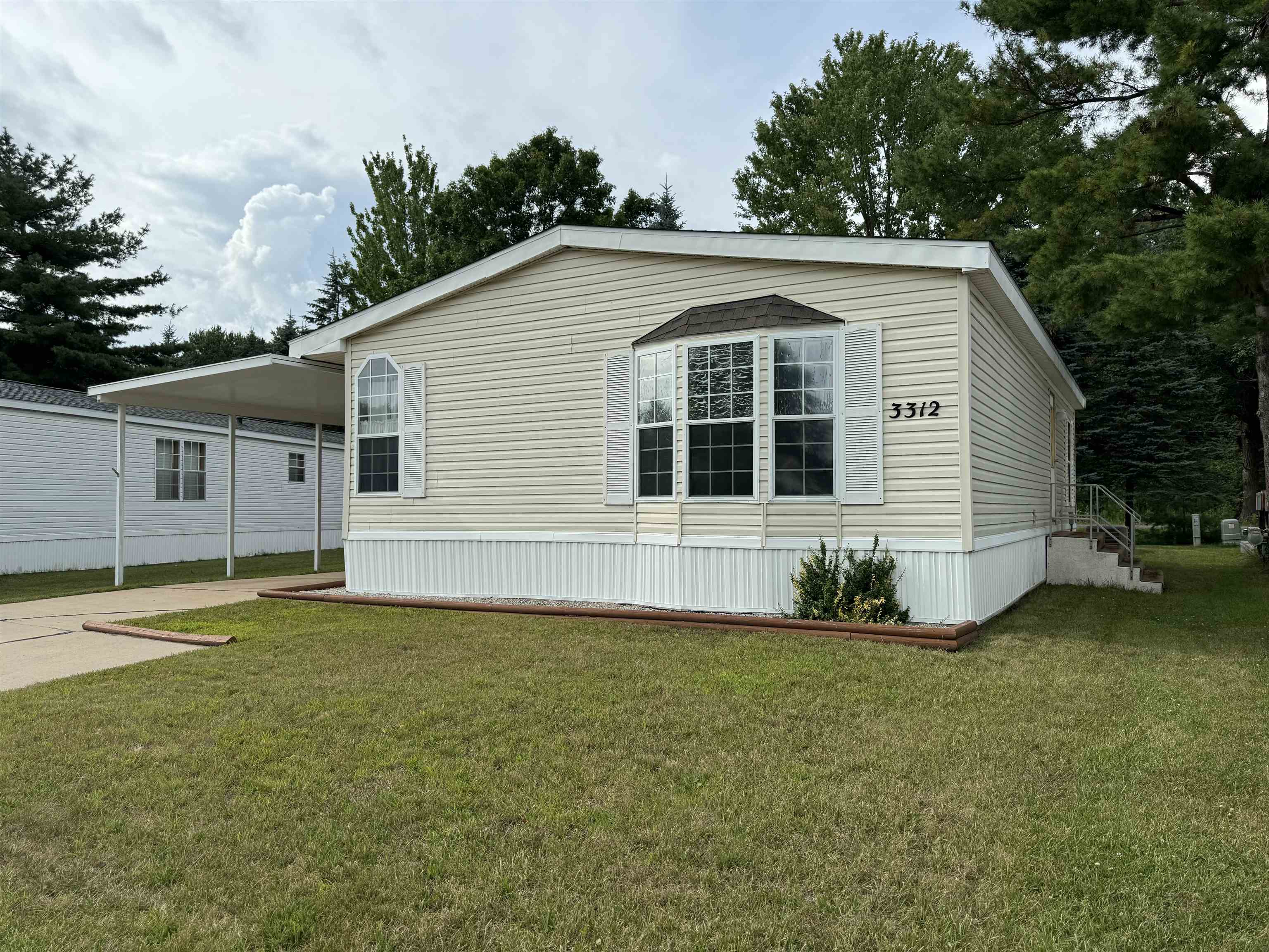 Lily Ct, Midland, MI 48642