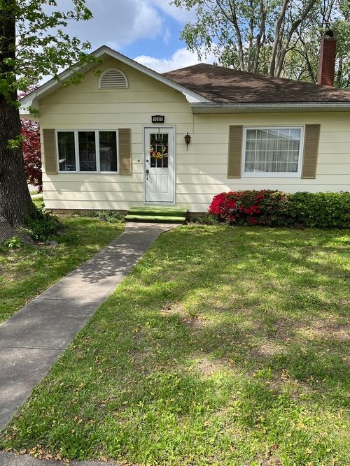 1001 Glendale St, Benton, IL, 62812-2771 | Card Image