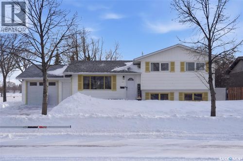 3111 33rd St W, Saskatoon, SK, S7L0X8 | Card Image