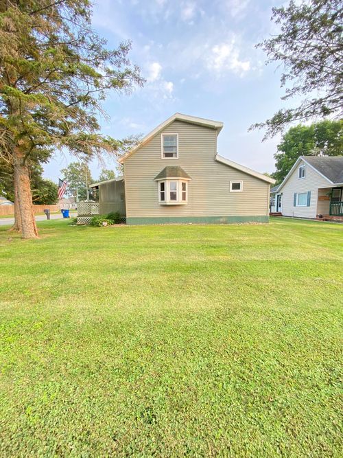 108 N Oregon St, Merrill, WI, 54452-1747 | Card Image