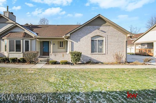 25-20415 Villa Grande Cir (Ii) Street, Clinton Twp, MI, 48038 | Card Image