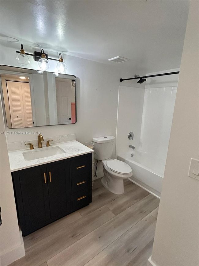 APT-1205 - 2921 Ne 185 Th St, Townhouse with 2 bedrooms, 2 bathrooms and null parking in Aventura FL | Image 13