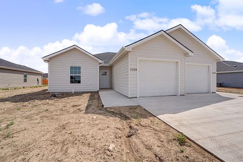 1218 Fountain Dr, Salina, KS, 67401 | Card Image