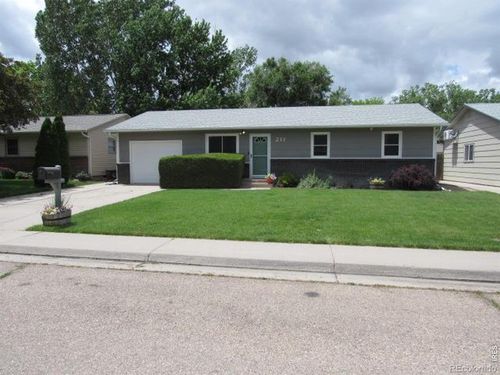 211 Gayle St, Fort Morgan, CO, 80701-3911 | Card Image