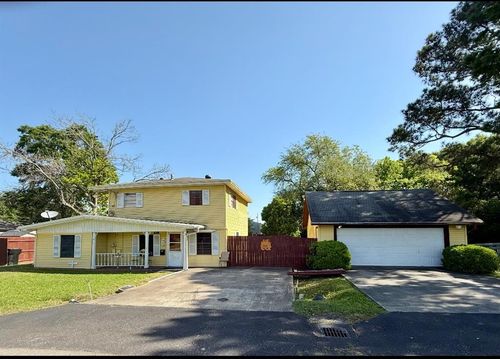 911 S 29th St, Nederland, TX, 77627-7635 | Card Image