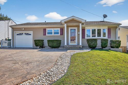 18 Hemlock Dr, Parlin, NJ, 08859-1118 | Card Image