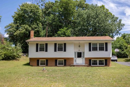 2513 Knollwood Dr, Staunton, VA, 24401-1655 | Card Image