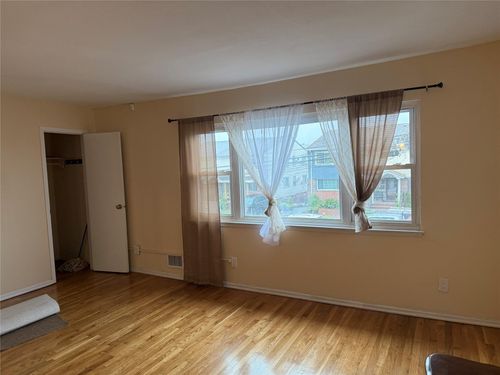 145 224th St, Springfield Gardens, NY, 11413-3443 | Card Image