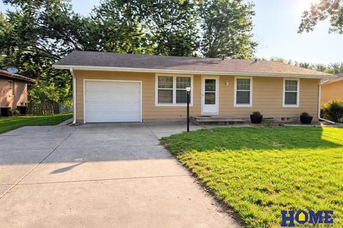 8130 N Hazelwood Dr, Lincoln, NE, 68510-2522 | Card Image