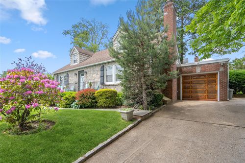 2 Salem Way, Glen Head, NY, 11545-1137 | Card Image