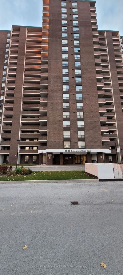 403 - 1535 Lakeshore Rd E, Condo with 3 bedrooms, 2 bathrooms and 1 parking in Mississauga ON | Image 1