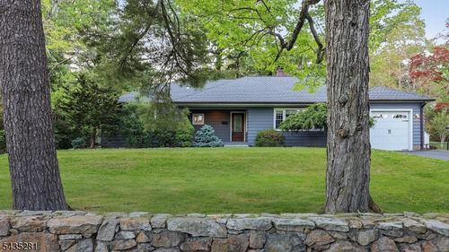 40 Old Army Rd, Bernardsville, NJ, 07924-1829 | Card Image