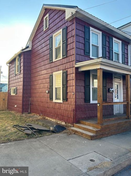 328 S Brown St, LEWISTOWN, PA, 17044-2348 | Card Image