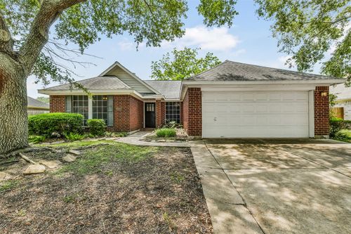 2910 Queen Victoria St, Pearland, TX, 77581-4611 | Card Image