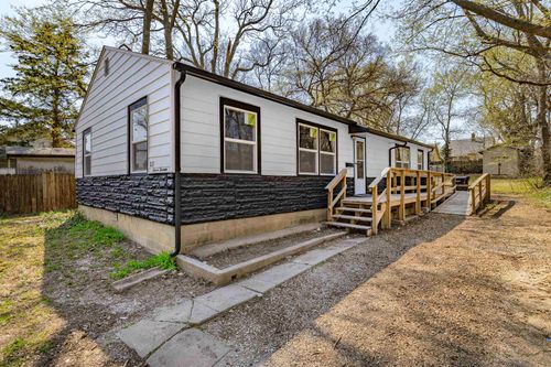 1113 N School St, Augusta, KS, 67010-1558 | Card Image