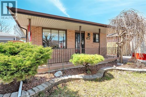 2665 Robert Rd, Windsor, ON, N8W5L8 | Card Image