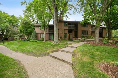 2589 Sumac Rdg, White Bear Lake, MN, 55110-7004 | Card Image