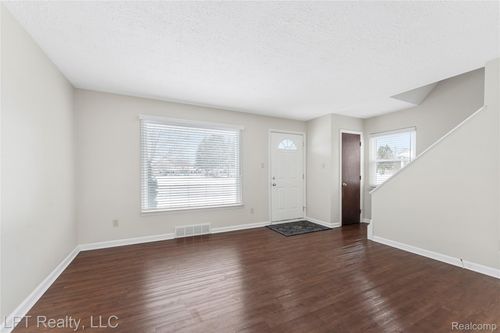2629 West Road, Trenton, MI, 48183 | Card Image