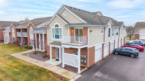 45640 Warwick Dr, Macomb, MI, 48044-4064 | Card Image