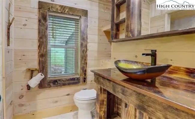 Bathroom 1 | Image 12