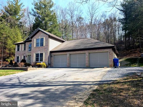 7895 Stump Run Rd, Fayetteville, PA, 17222-9517 | Card Image