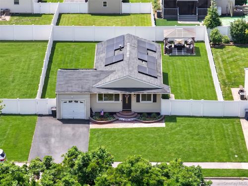 50 Lantern St, Huntington, NY, 11743-4744 | Card Image