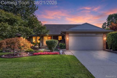 39031 Meeting House Ln, Livonia, MI, 48154-1001 | Card Image
