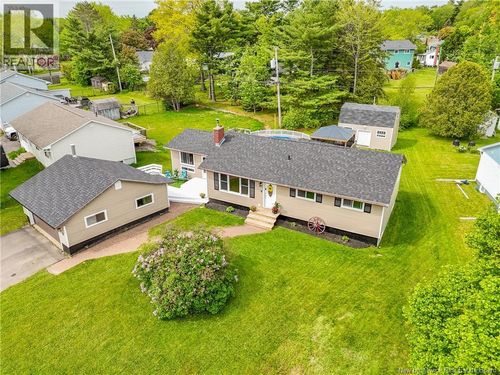 281 Canterbury Dr, Fredericton, NB, E3B4M2 | Card Image