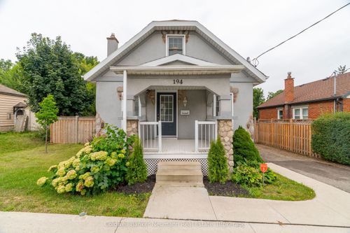 194 Dundas St N, Cambridge, ON, N1R5P4 | Card Image