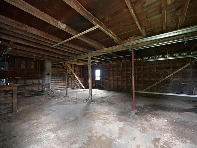 Loft access in garage | Image 19