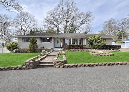 240 N 3rd Street, Islip, NY, 11779 | Card Image